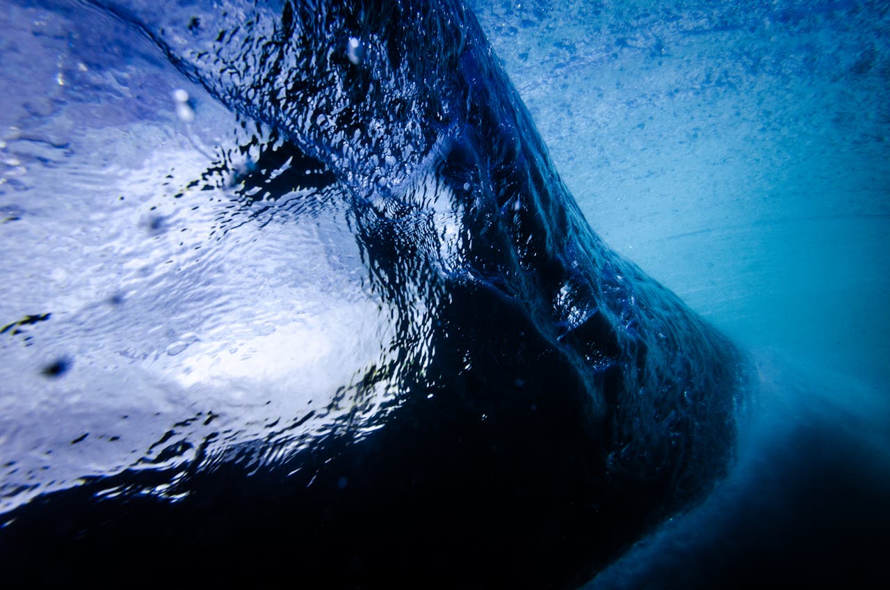 services-06 Captivating underwater view of ocean waves captured in Chile, revealing the beauty of motion and light.